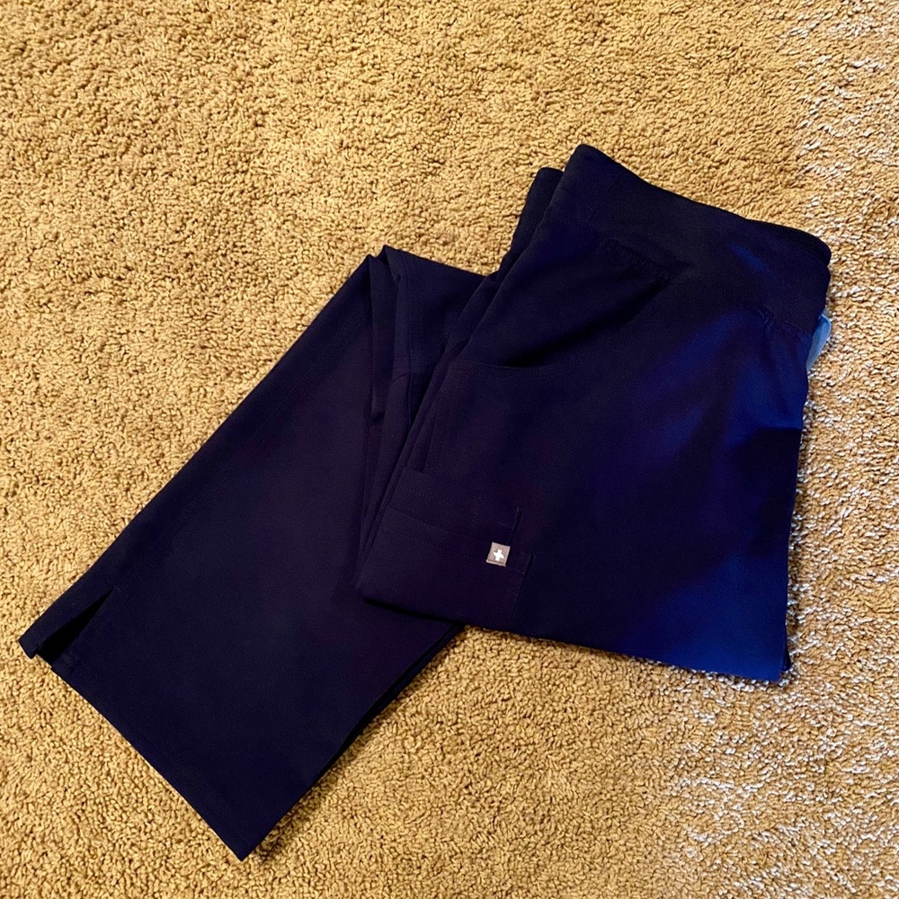 Figs Kade Cargo Scrub Pants, Navy, M Petite - Picture 4 of 4
